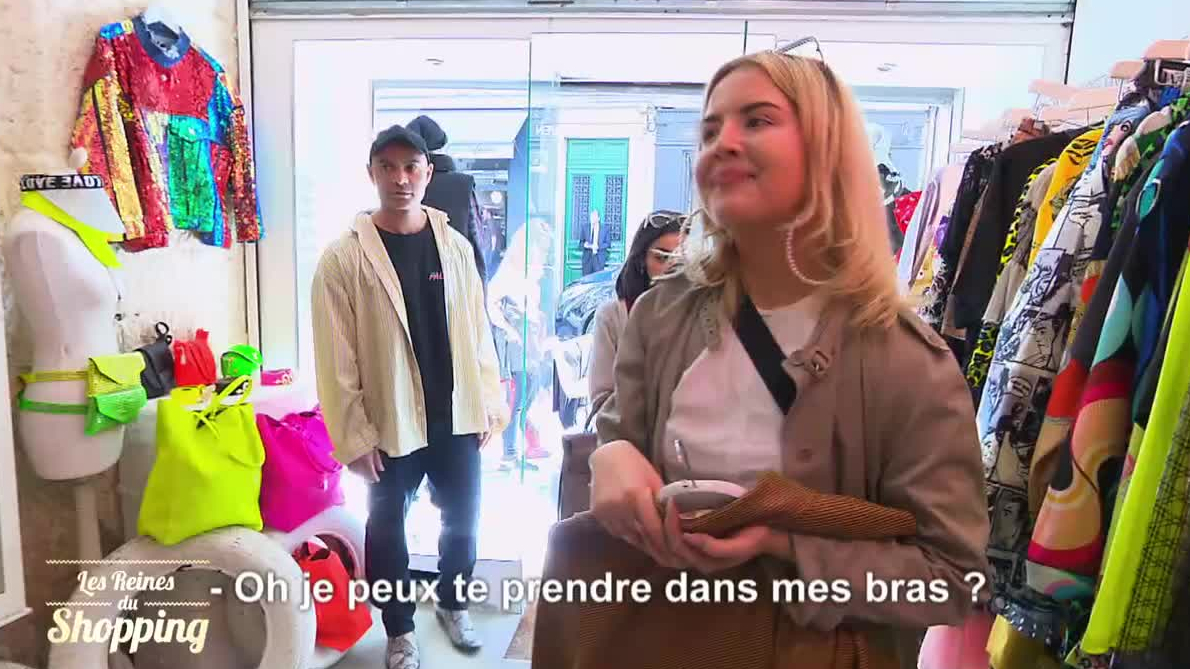 M6 Replay Les Reines De La Route Replay Les Reines du Shopping, Stylée avec une veste en cuir : journée