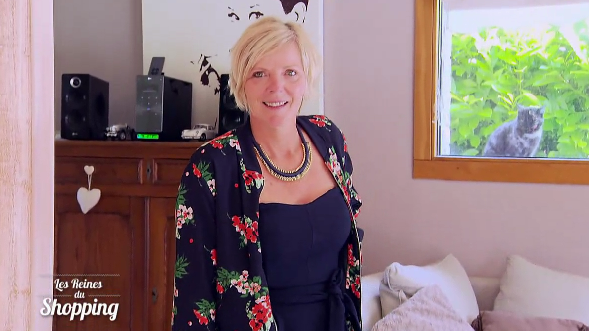 M6 Replay Les Reines De La Route Replay Les Reines du Shopping, Séduisante avec un trench : journée 4 du M6