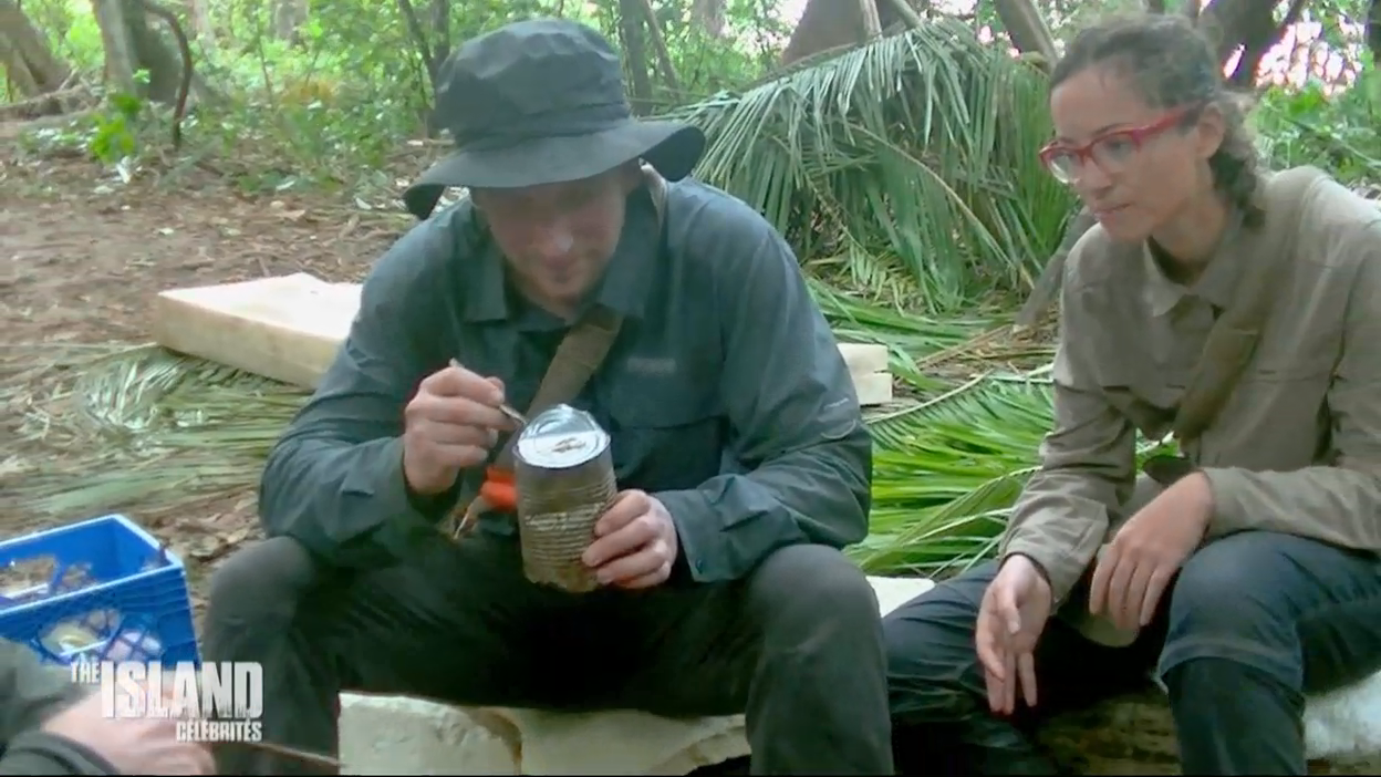 The Island : Les célébrités mangent de la pâtée pour chien !