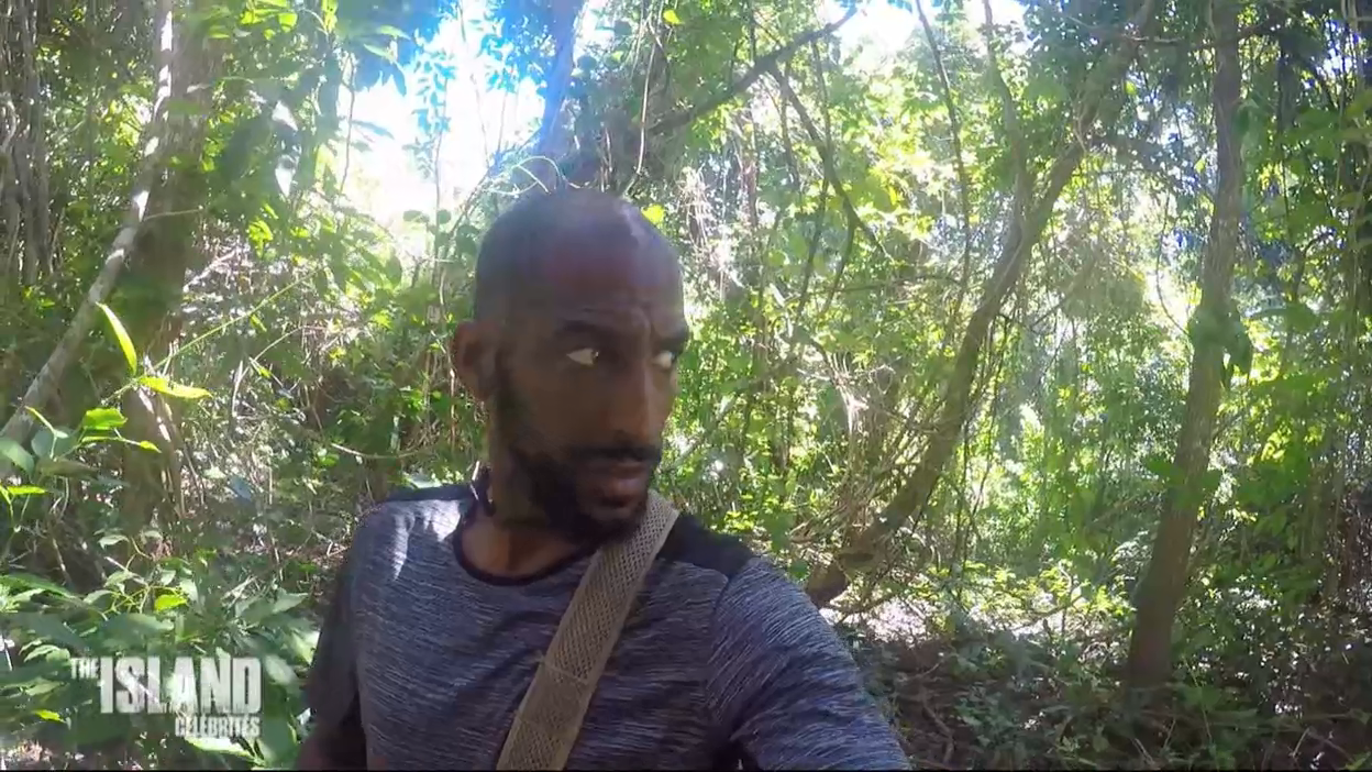 The Island : Stomy Bugsy enfreint une des règles de sécurité de l'émission !