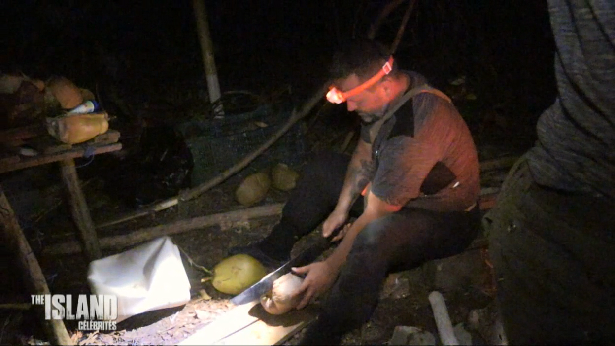 The Island : Les garçons préparent le repas