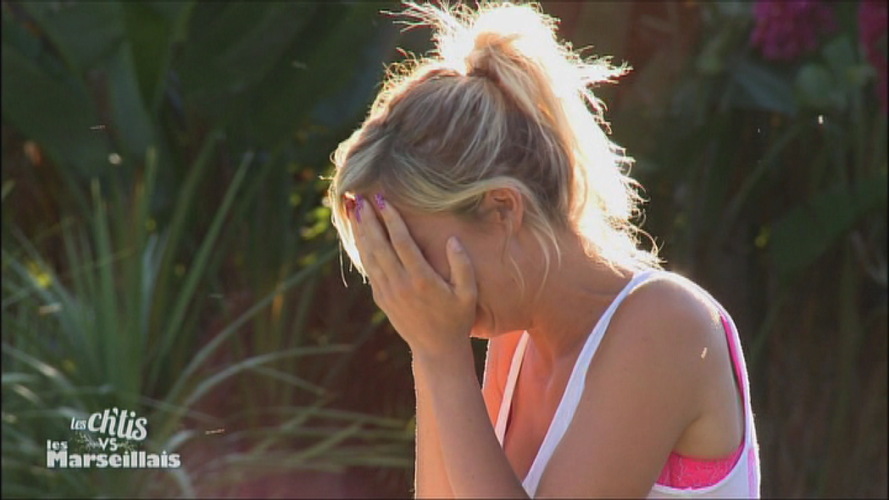 Les Ch'tis VS les Marseillais  : Hillary a la phobie des insectes 