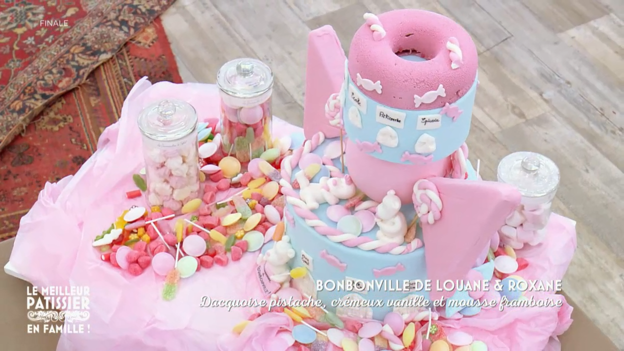 Le meilleur pâtissier : Roxane et Louane emmènent le jury à Bonbonville