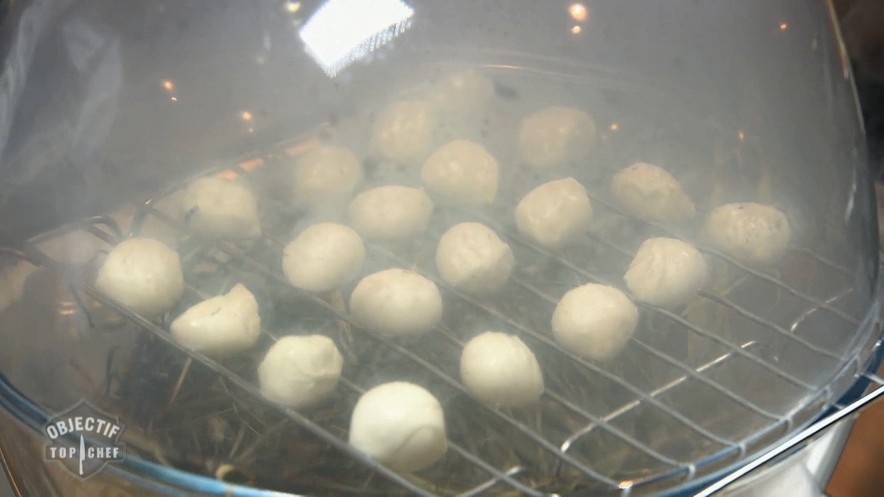 Objectif Top Chef : Comment réaliser des billes de mozzarella fumées au foin, par Camille Delcroix