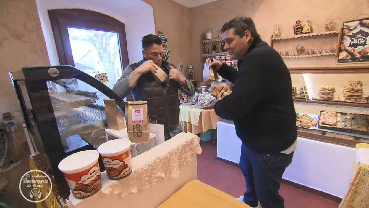 La meilleure boulangerie de France : Norbert et Bruno dérobent la boulangerie !