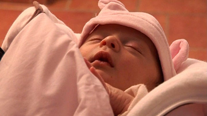 Un Bebe A Tout Prix Sur 6play Voir Les Episodes En Streaming