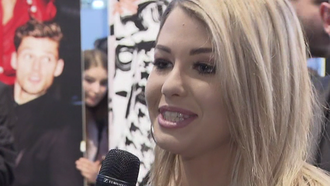 66 Minutes : EnjoyPhoenix : les coulisses de sa visite au Salon des Youtubers